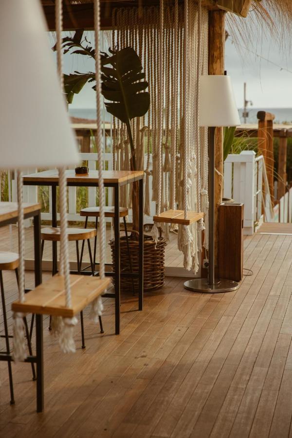 Cumeja Beach Club & Hotel Baia Domizia Esterno foto