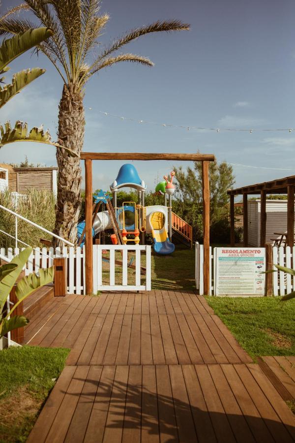 Cumeja Beach Club & Hotel Baia Domizia Esterno foto