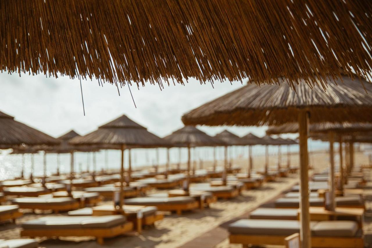 Cumeja Beach Club & Hotel Baia Domizia Esterno foto